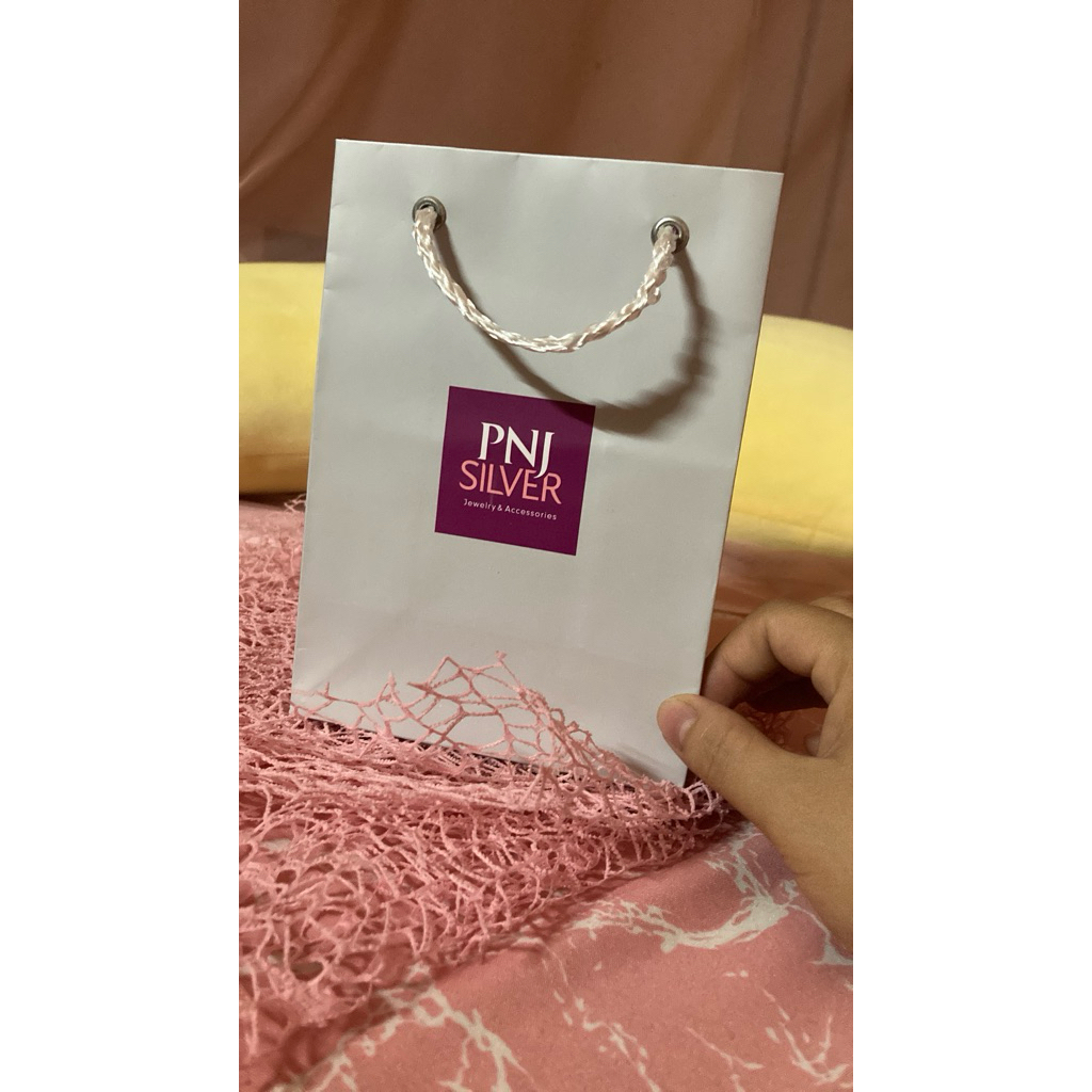 Túi bạc pnj , không kèm hộp . hàng chính hãng chưa qua sử dụng . cam kết chinh hãng. đổi trả  trong 