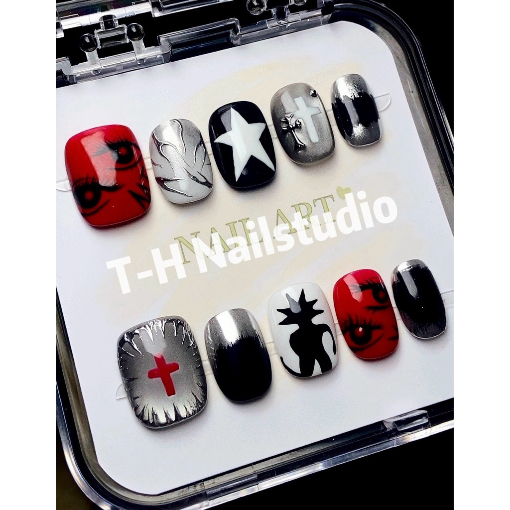 (M03) Bộ móng tay giả - Nailbox vibe Cortis & Martin - Nail Gothic Mắt Đỏ – Bóng Đen & Thánh Giá ( N