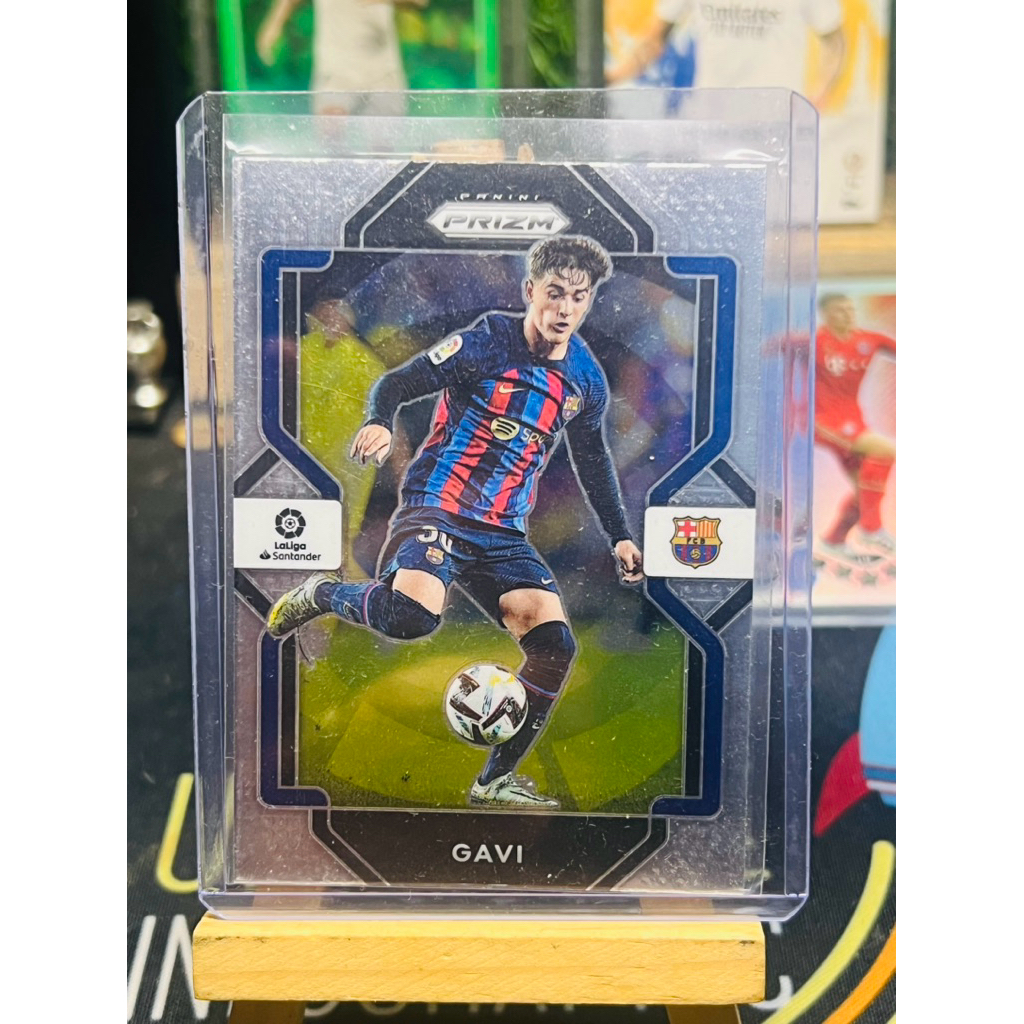 Thẻ bóng đá Gavi Barcelona Panini Chronicles La Liga 2022/23