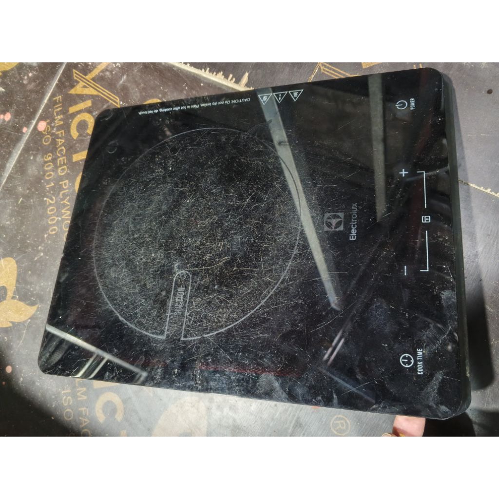 mặt kính của bếp từ Electrolux ETD29MKC,  ETD29KC tháo bếp còn đẹp