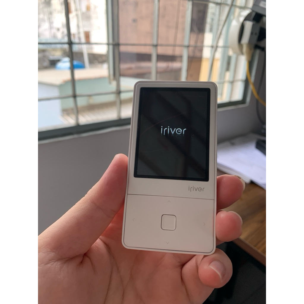 Mp4 Iriver nghe nhạc, xem phim, loa ngoài