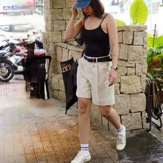 Quần short linen bermuda thun 2 bên cử động thoải mái chất liệu mềm mại và mát mẻ phù hợp cho mọi hoạt động hàng ngày