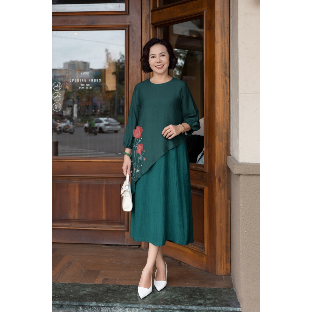 M COLLECTION | Váy Đầm Nữ Trung Niên Tặng Mẹ Phom Suông Lụa Hàn Nhẹ Mặc Thoáng Mát Thêu Hoa D12354 | BigBuy360 - bigbuy360.vn