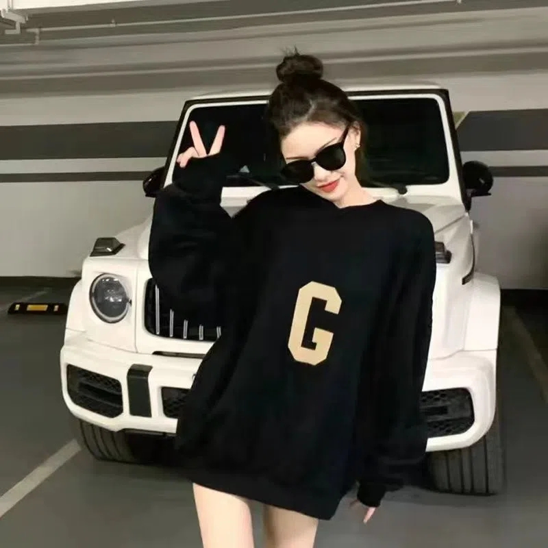 Áo Sweater Nỉ Bông Form Rộng 8Tee Studio | Mềm – Ấm – Dễ Phối | Nữ Oversize "G" SW1765