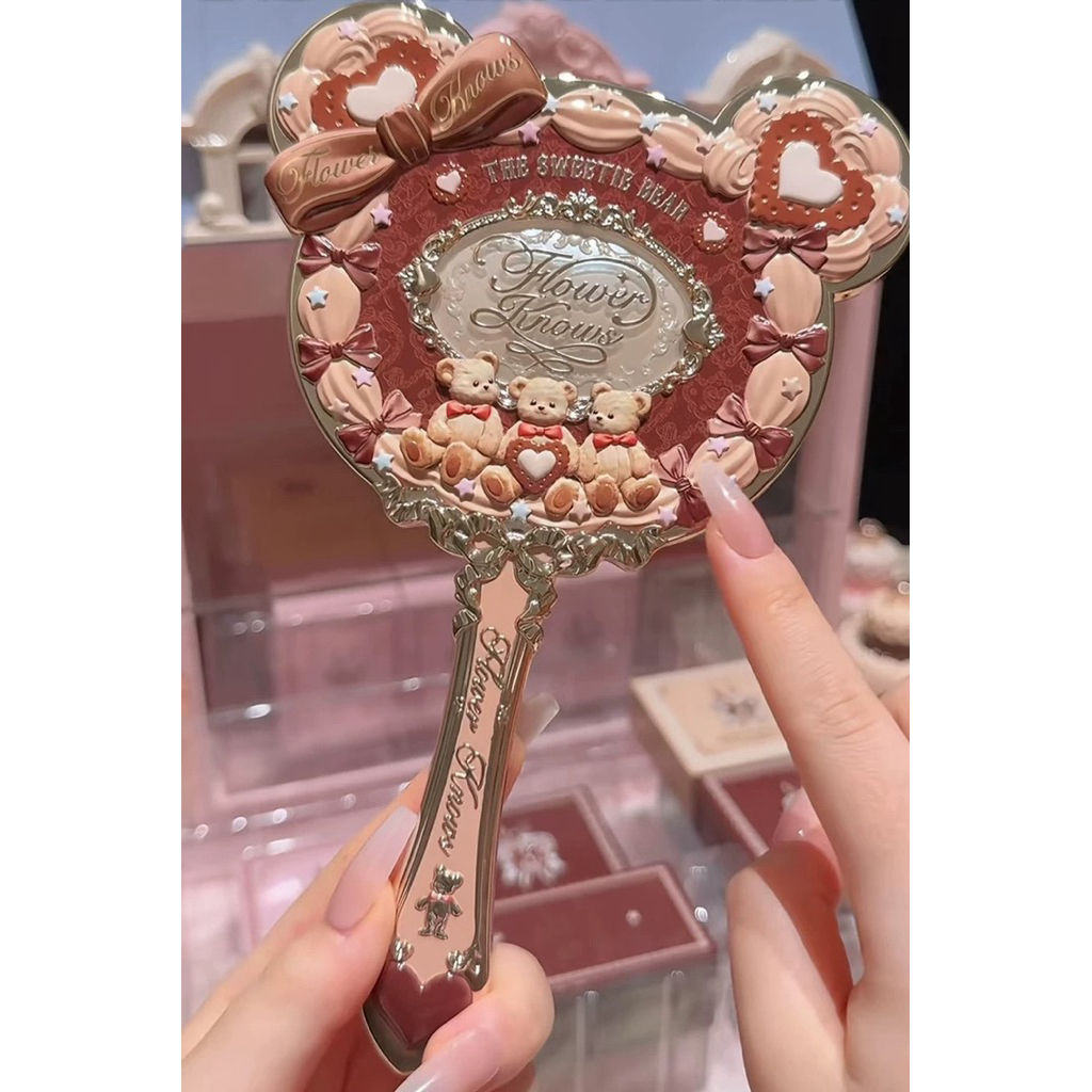 Gương cầm tay gấu nhỏ siêu dễ thương Flower Know chính hãng