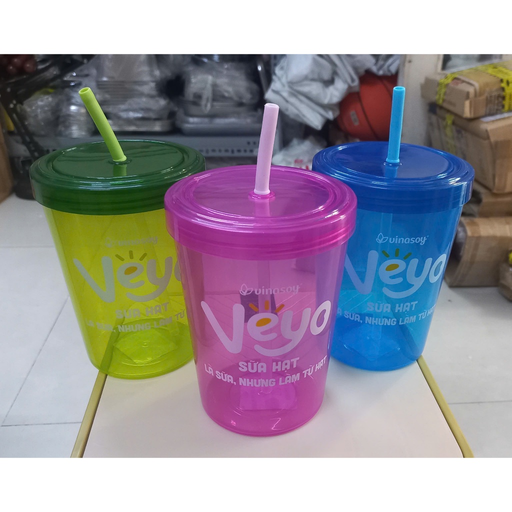 LY NHỰA LỚN 1 LÍT CÓ NẮP + KÈM ỐNG HÚT ( QUÀ TẶNG TỪ VINASOY)