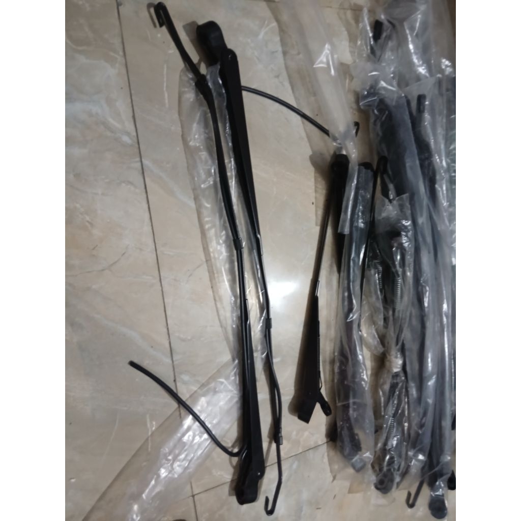 Cần gạt mưa Thaco Olin dài 60cm lỗ 8