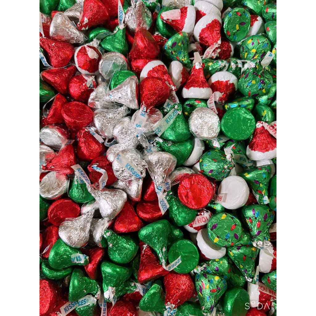KẸO SOCOLA SỮA NÓN ÔNG GIÀ NOEL/HERSHEY'S KISSES Hershey's Kisses Santa Hat (286g)- USA