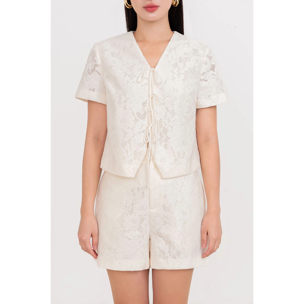 Áo ren cổ V họa tiết hoa, Áo ren croptop nữ tay ngắn IVY moda MS 16T0253 | BigBuy360 - bigbuy360.vn