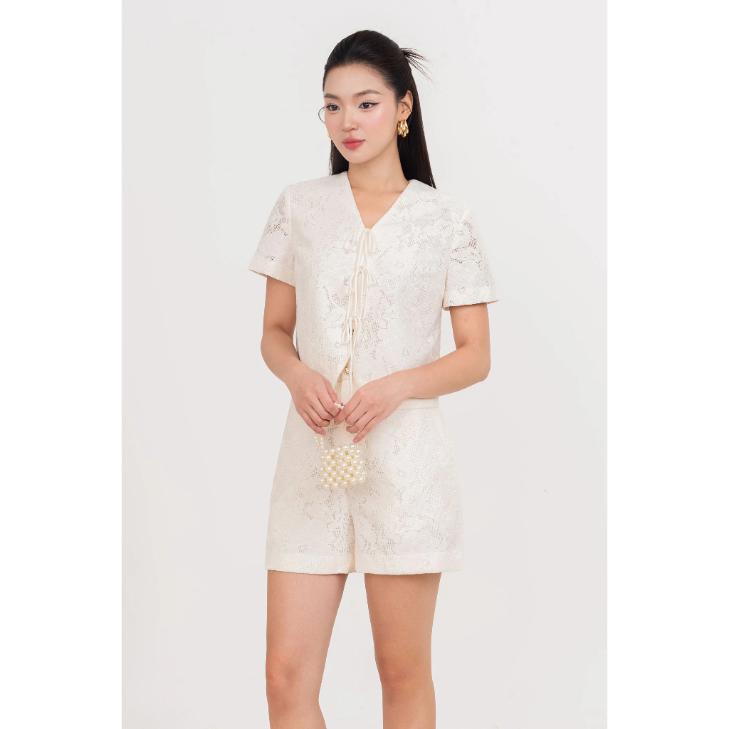 Áo ren cổ V họa tiết hoa, Áo ren croptop nữ tay ngắn IVY moda MS 16T0253 | BigBuy360 - bigbuy360.vn