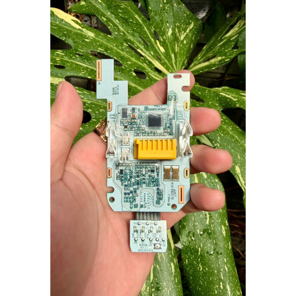 Vỏ, mạch Makita BL1830B zin chính hãng, có tem đáy.