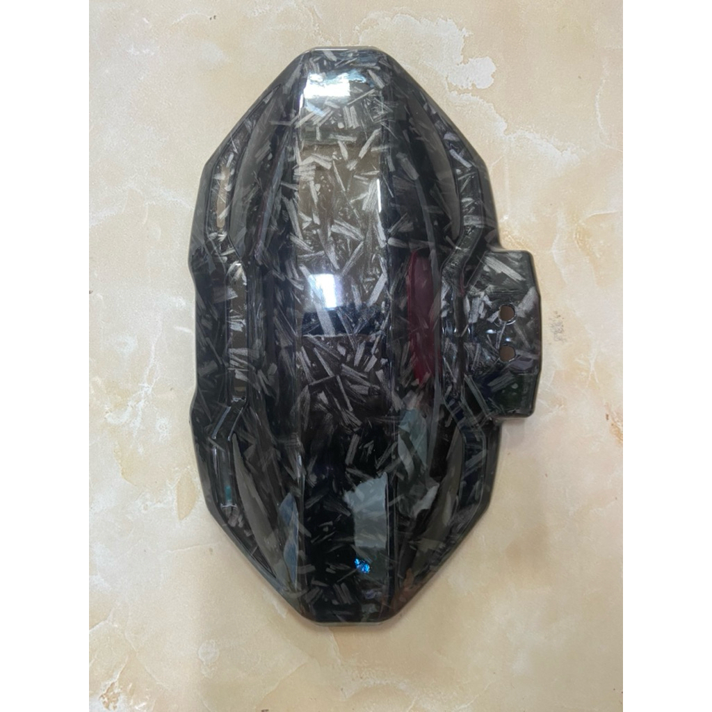 Miếng dè V2 đen bóng vân sợi hàng chuẩn