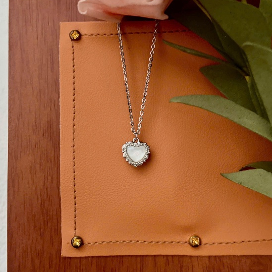Dây Chuyền Mặt Trái Tim Xà Cừ Trắng 2ABNORMAL
