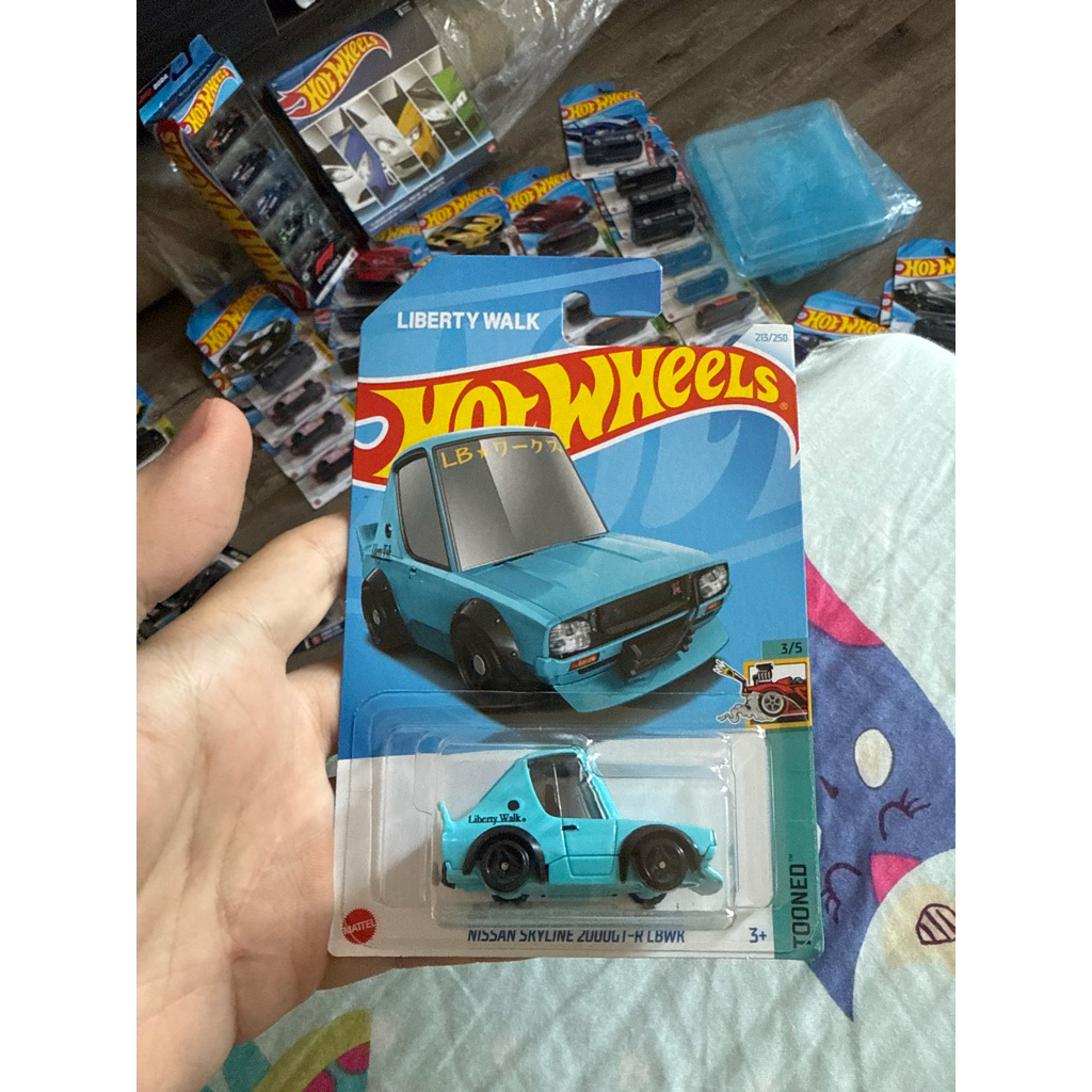Hotwheels Nissan Skyline 2000 gtr LBWK tooned/ mô hình ô tô