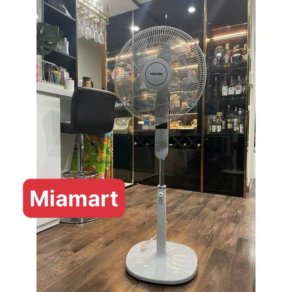 Quạt đứng Toshiba E- LSA20 có điều khiển