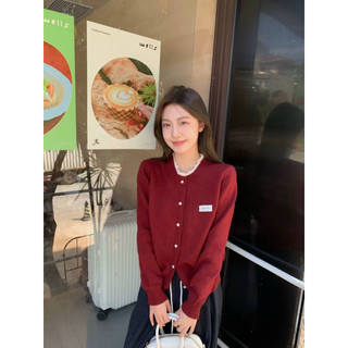Áo len cổ viền ren