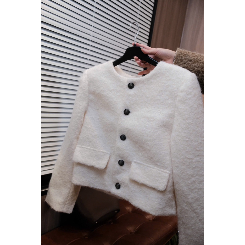 Áo Khoác Dạ Tweed Bông Xù Dáng Ngắn Cổ Tròn Túi Nắp 3 Màu Nâu,Kem,Đen diện thu đông siêu xinh-Dành Cho Nữ | BigBuy360 - bigbuy360.vn