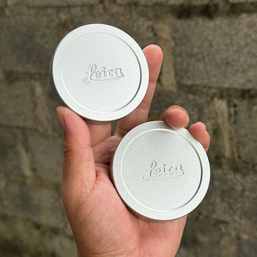 Nắp đậy máy ảnh Leica Q, Q2, Q3 - nắp kim loại khắc chữ Leica chìm - lót nhung chống trầy