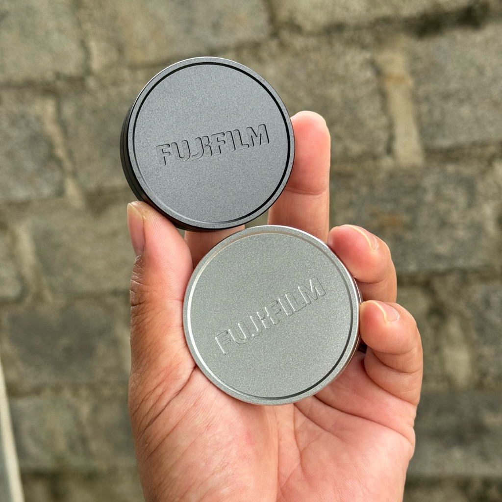 Nắp đậy máy ảnh Fujifilm X10, X20, X30 - Kim loại khắc chìm chữ Fujifilm - lót nhung chống trầy