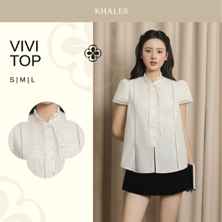   KHALES  Áo sơ mi nữ kiểu ngắn tay VIVI TOP áo sơ mi ngắn tay phối cổ ren nhún bèo tinh tế 
