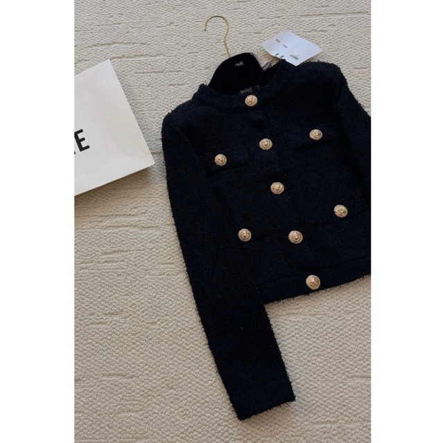 pass áo Balmain Paris có cầu vai, cúc vàng. Hàng đẹp