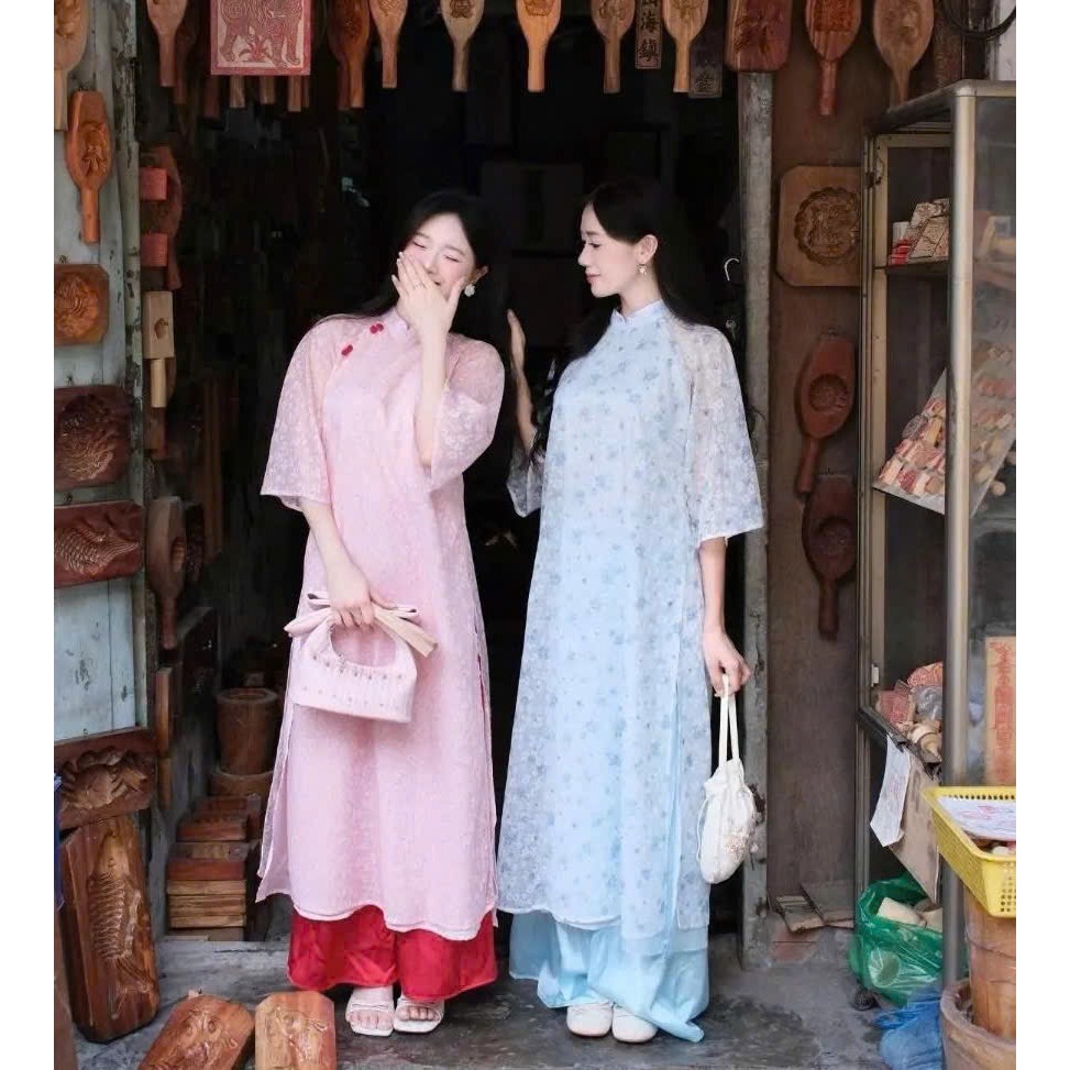 Áo dài Tết cách tân 4 tà ren hoa phối cúc bọc kèm quần lụa satin cách điệu , nhẹ nhàng MINHANH.BOUTI