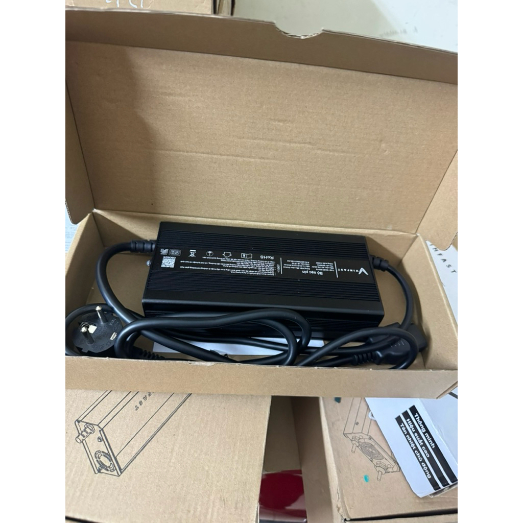 Sạc 400w VINFAST đa dạng các mẫu vỏ nhôm tản nhiệt nhanh