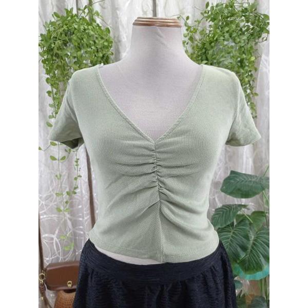 DIVIDED H.M thanh lý - Áo thun tăm cổ V bo chun bymo - SIZE S