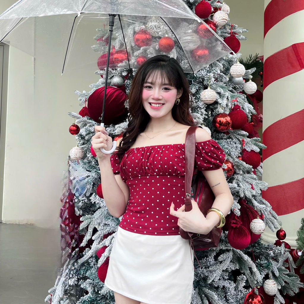 Áo Kiểu Nữ Chấm Bi Trễ Vai Ôm Dáng Chất Liệu Rip Lụa Tay Ngắn Bồng | BigBuy360 - bigbuy360.vn