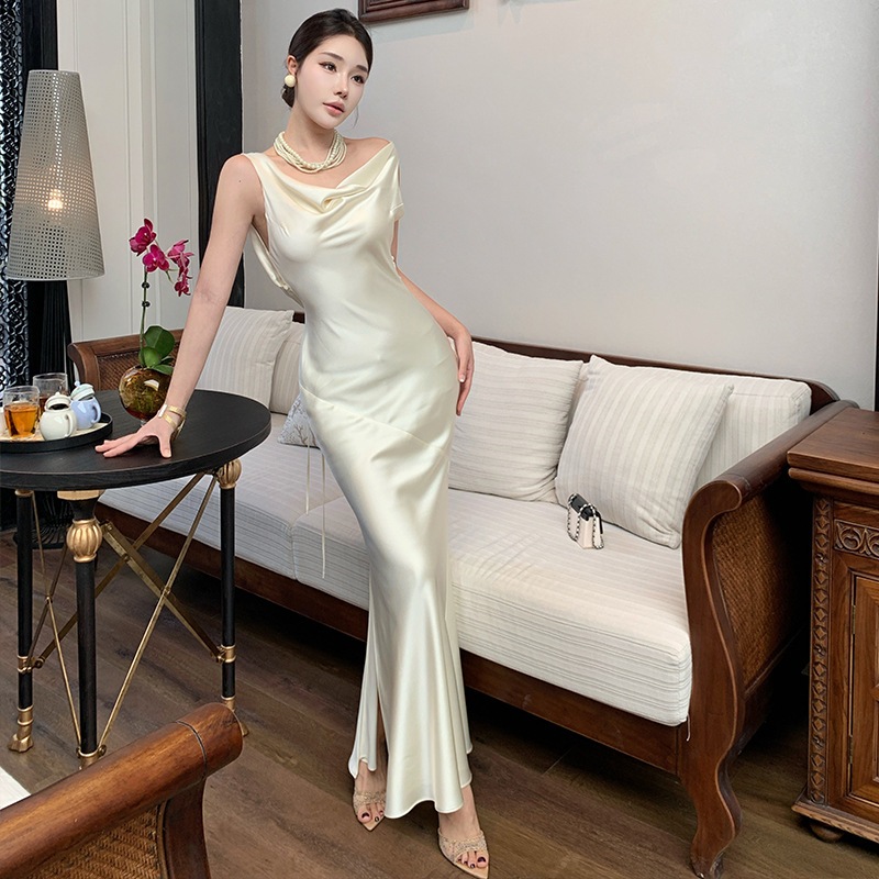 [ LIZZ STUDIO ] M575 Chiếc váy dài lụa tinh tế với cổ yếm, hở lưng mặc đi chơi đi tiệc sang chảnh