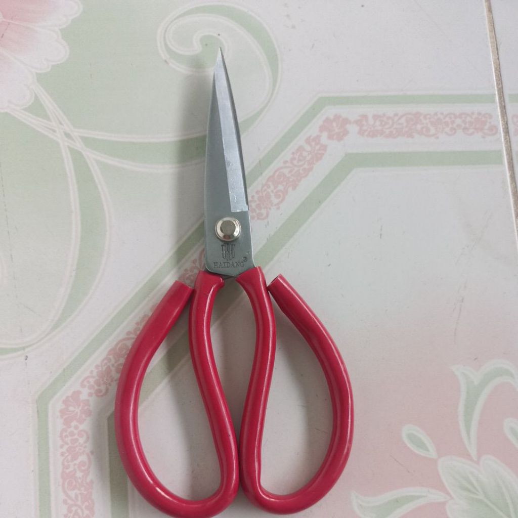 kéo làm cá, cắt gà cán đỏ