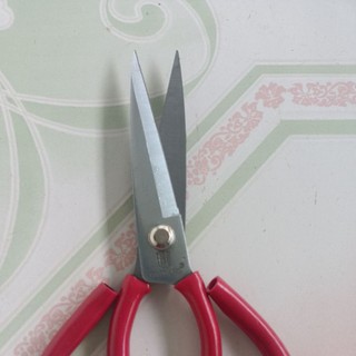 kéo làm cá, cắt gà cán đỏ