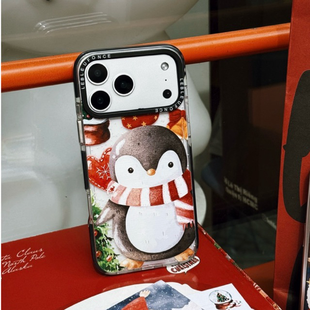 ỐP CHỐNG SỐC MAGNETIC - PENGUIN KHĂN ĐỎ