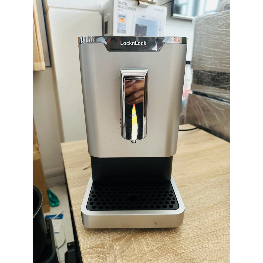 Máy pha cà phê LocknLock Espresso EJC636 – 19 Bar, 1235W, Màu xám – Hàng đã qua sử dụng không kèm th