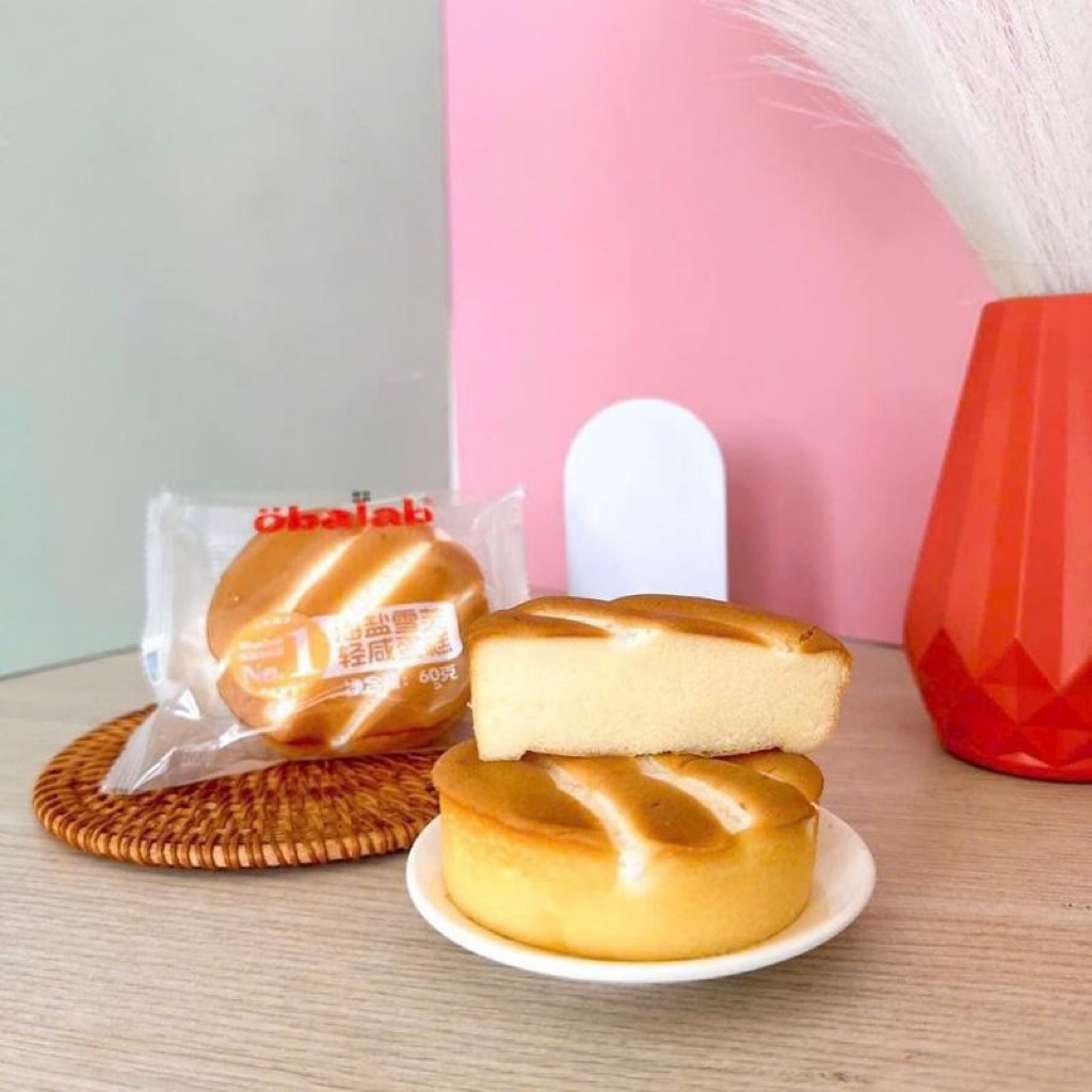 Thùng 2kg bánh Bông Lan mặn nhẹ vị kem muối biển của obalab thơm ngon mềm mịn .