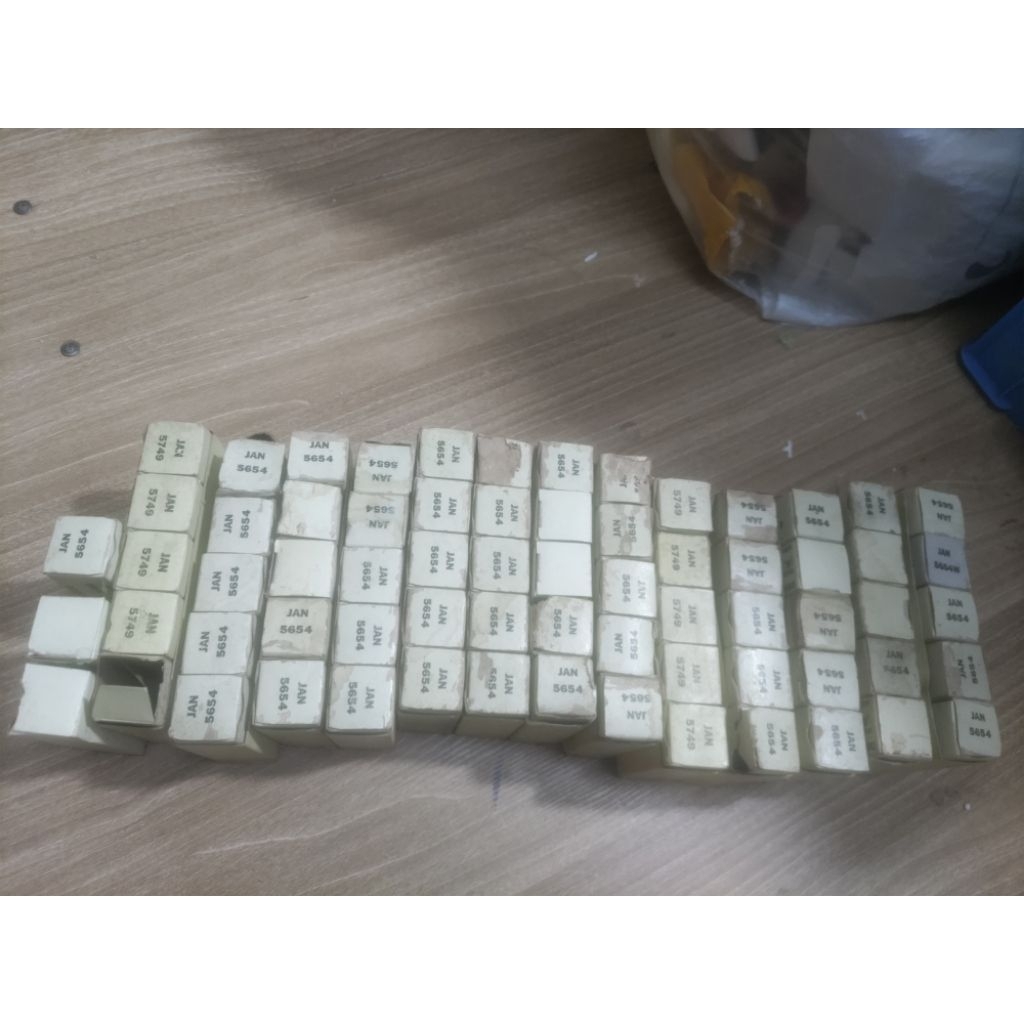 đèn Jan 5654 thay thế 6j1 ( zá 1 đèn)