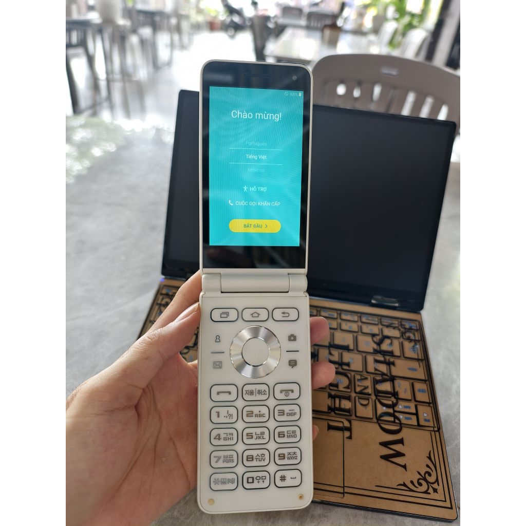 Điện thoại Nắp gập Samsung Folder 2 màu Trắng 2021 2/32GB 98%