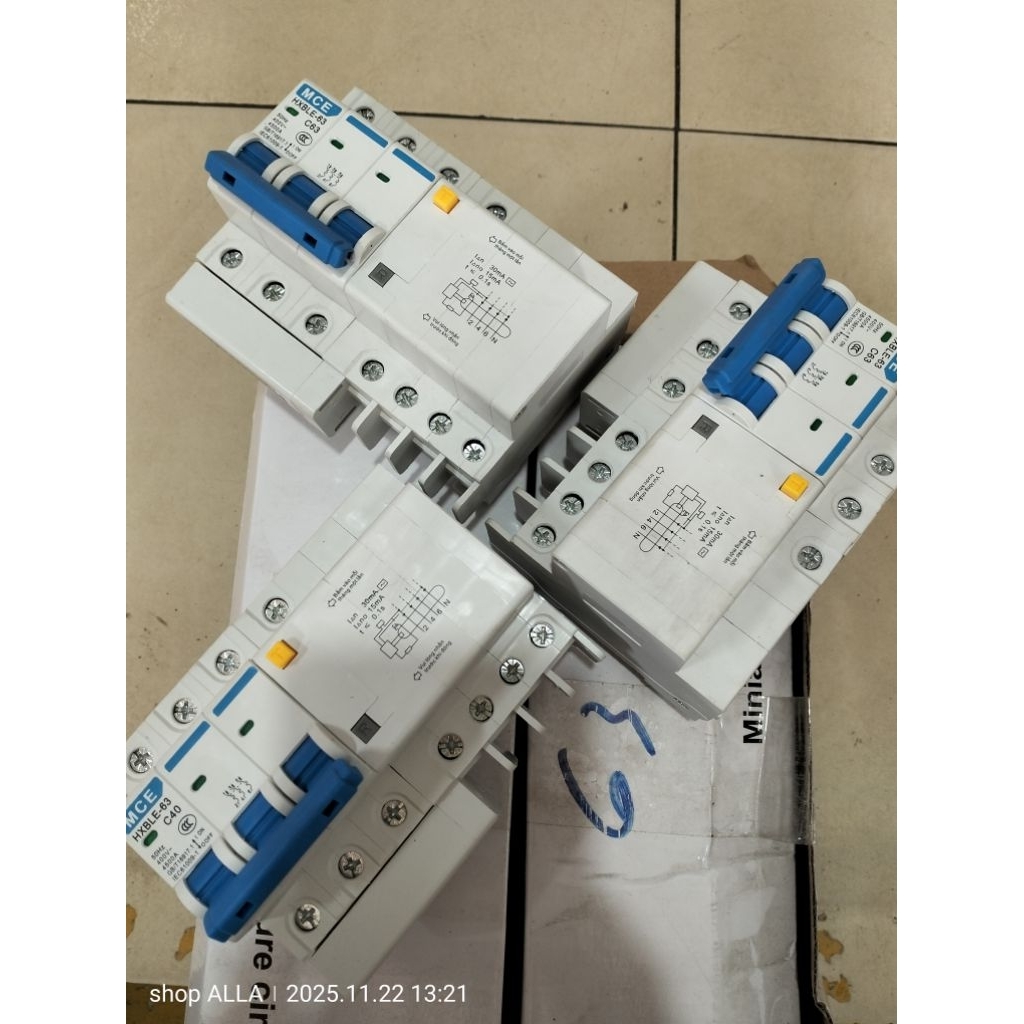 MCE  at 3 PHA C63/C40 bảo hành 24 tháng