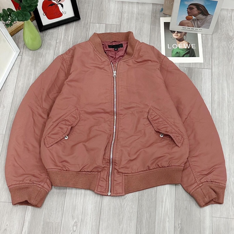 Áo khoác bomber hiệu Uniqlo dáng ngắn (pass)