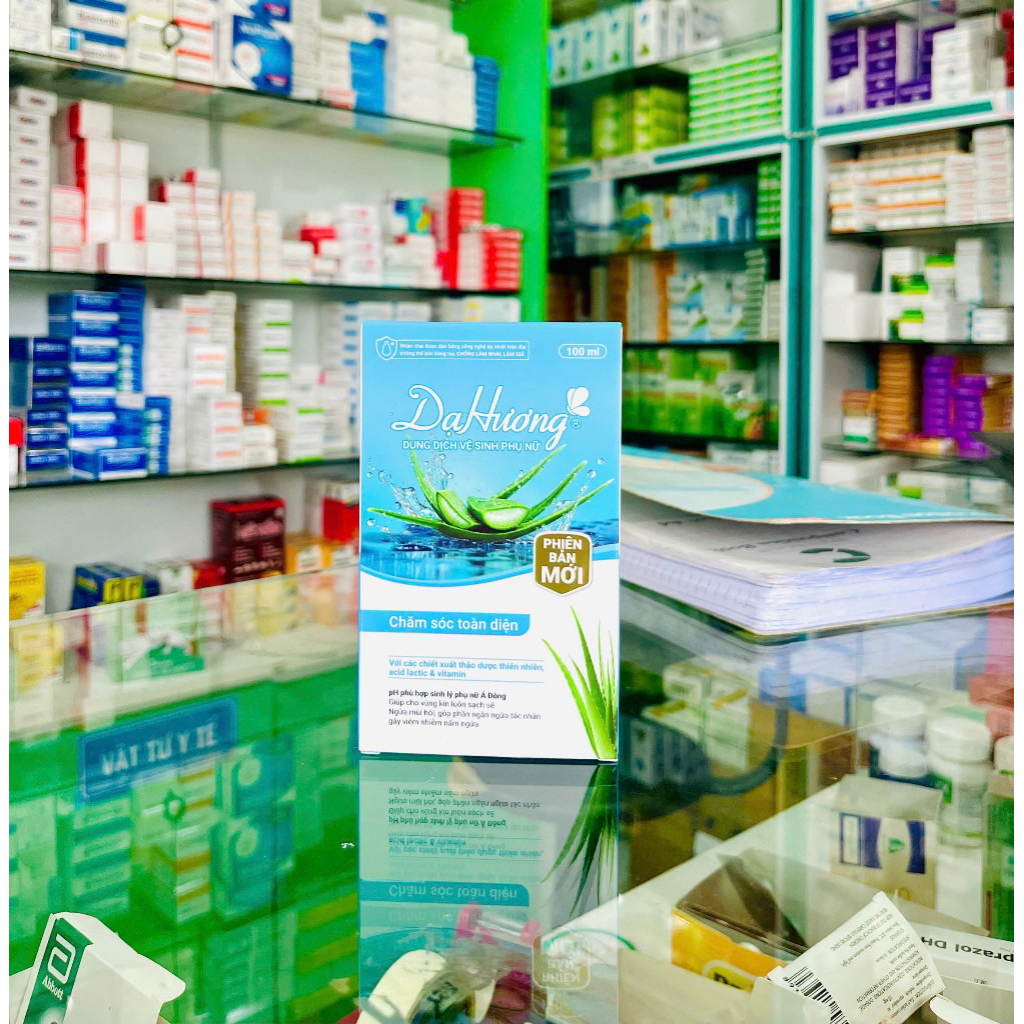 Dung dịch vệ sinh phụ nữ Dạ Hương Xanh Lô Hội giúp làm sạch nhẹ nhàng, khử mùi hôi (100ml)