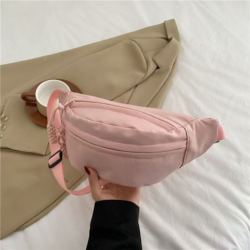 Túi đeo ngực dung tích lớn mẫu mới 2025, thiết kế đơn giản cho nữ, phong cách thu đông, chống nước và thời trang.