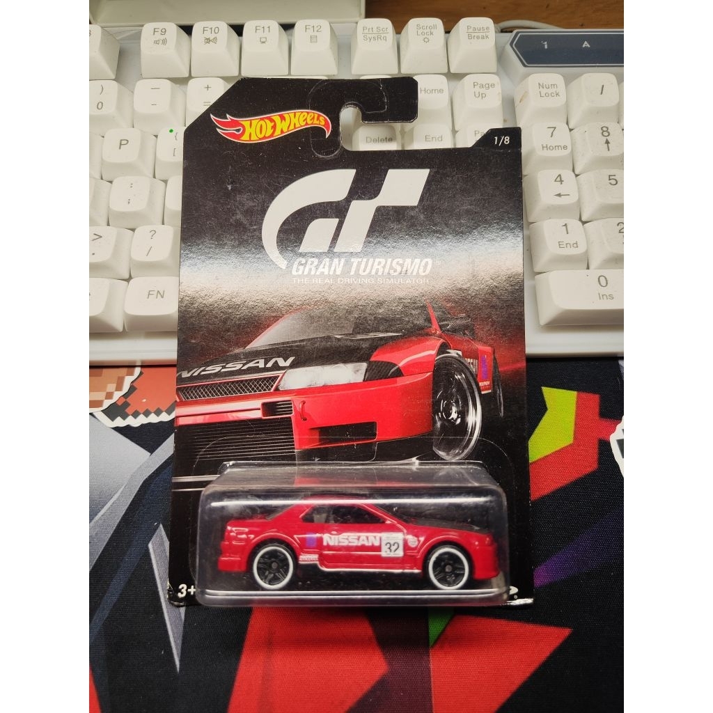 mô hình hot wheels Nissan gtr r32 (lưu ý card , blister hở nhẹ )