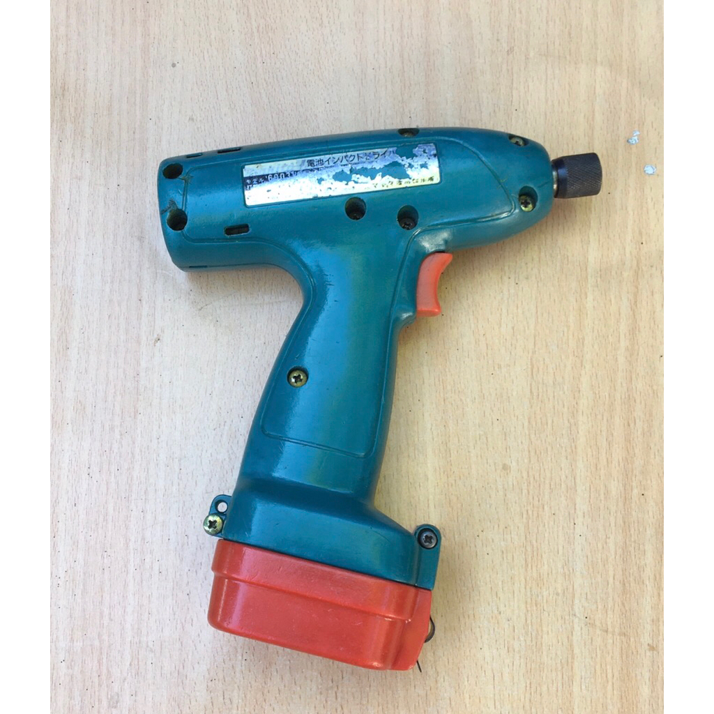 Máy bắn vít Makita 9,6V - Đã đóng lại pin 12V - Máy - Pin - Sạc -Máy bắn vít Makita hàng bãi.