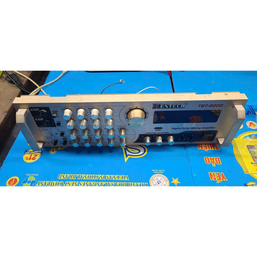 Mặt trước ampli KENTECH TBT - 9200