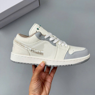 [ Tặng giấy gói ] Giày thể thao JD1 Low ‘Sail Soft Pearl’ IH7323-100, Giày thể thao JD1 rắn đá kem low beaded swoosh
