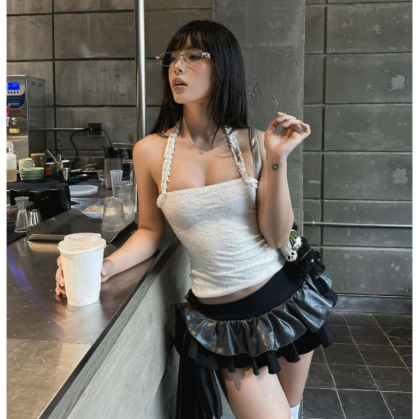 TSUN - Lumi Top Áo Cổ Yếm Croptop Cúp Ngực Ren Nữ Đính Đá Ôm Dáng Gợi Cảm Lấp Lánh | BigBuy360 - bigbuy360.vn