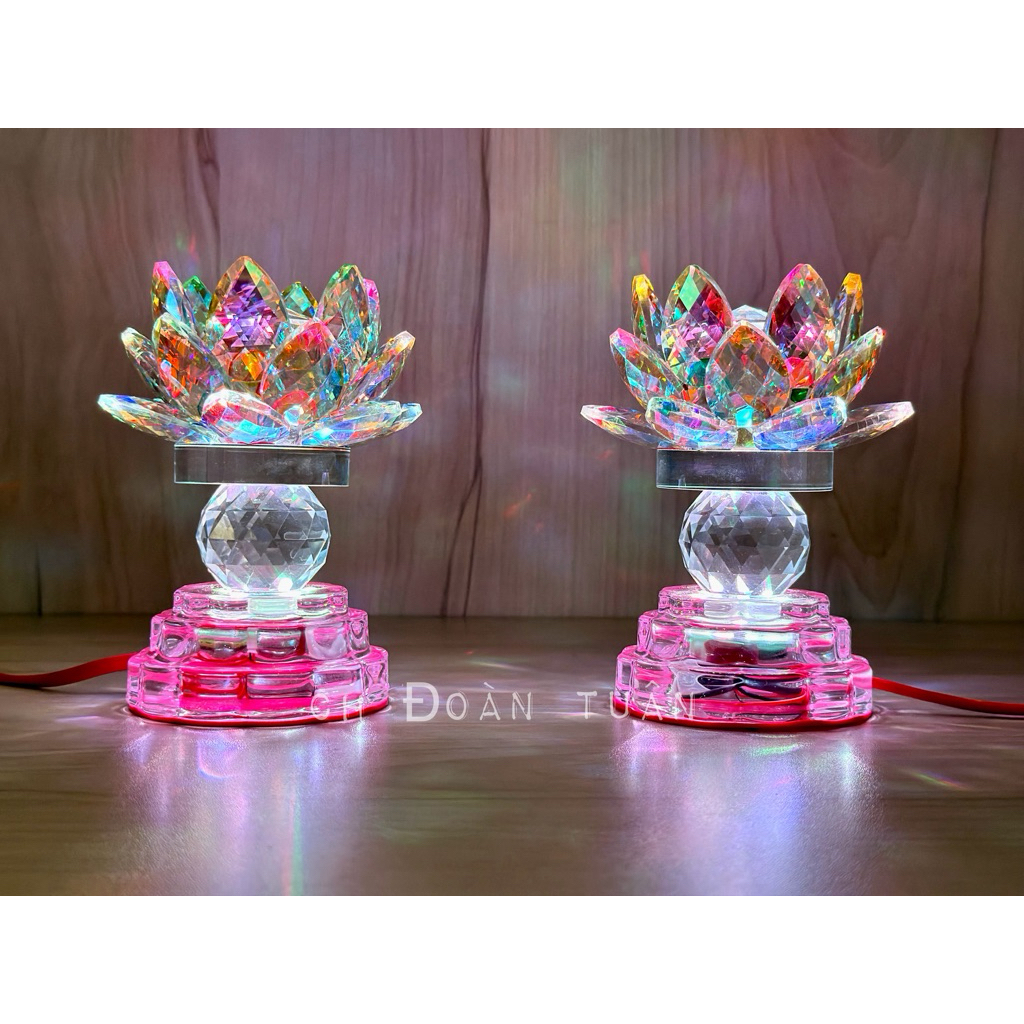Một cặp đèn thờ pha lê hoa sen - sen pha lê 81- cao 10cm & cao 13cm