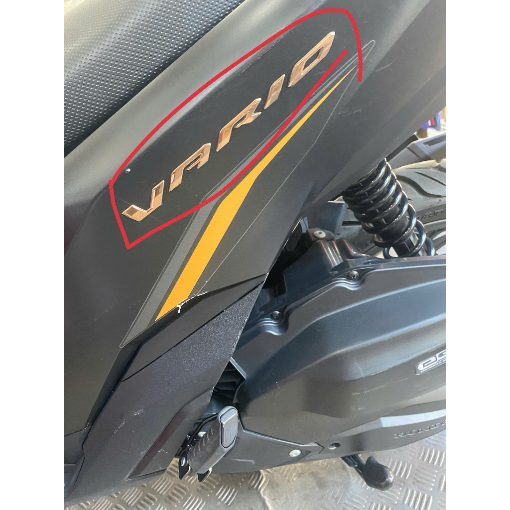 86831K2V TEM VARIO 125 TEM SƯỜN Biểu tượng chữ VARIO 125 GIÁ 1 BÊN