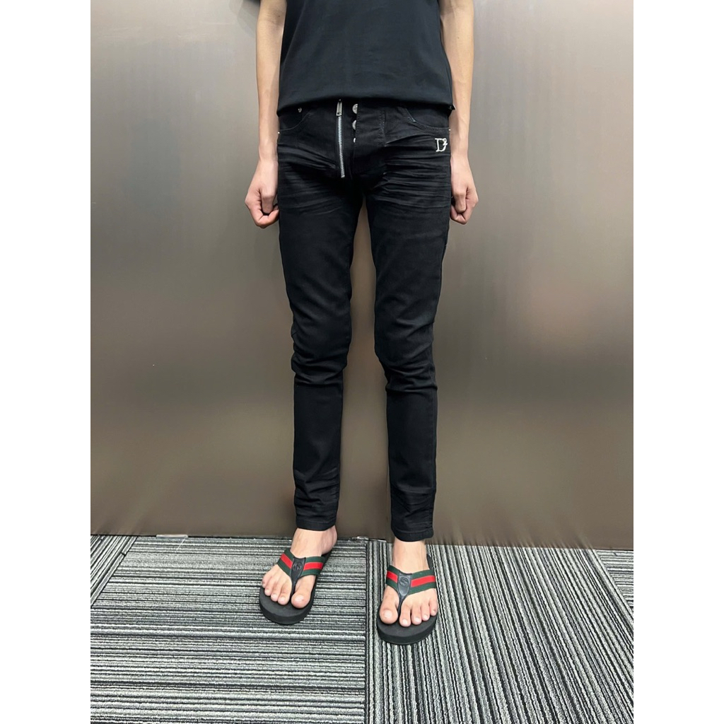 Quần Jean Nam D2 đen đính logo sắt D2 4cúc  Được kiểm