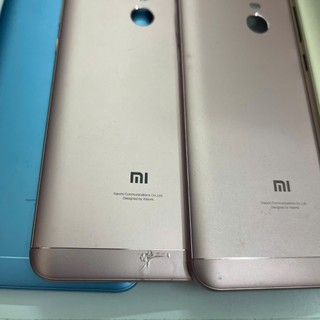 Vỏ bộ  xiaomi Redmi 5 Plus,cũ bóc phảy nhẹ